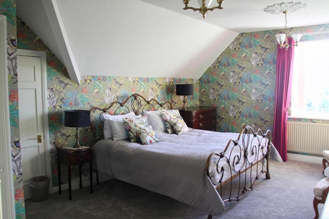 Longville House Hotel Upper Welson ภายนอก รูปภาพ