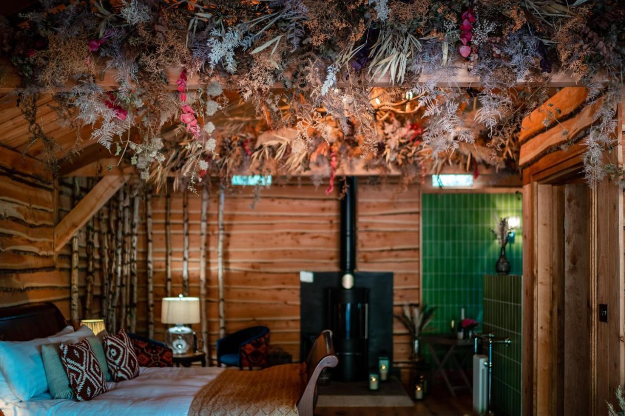 Longville House Hotel Upper Welson ภายนอก รูปภาพ
