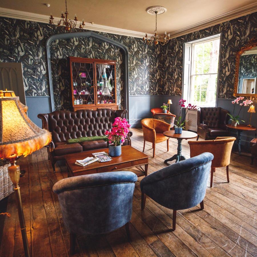 Longville House Hotel Upper Welson ภายนอก รูปภาพ