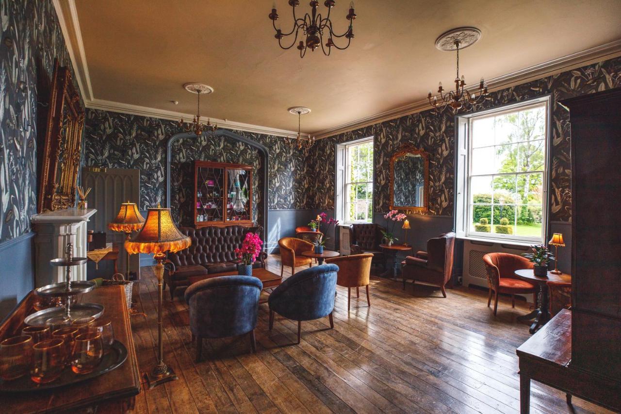 Longville House Hotel Upper Welson ภายนอก รูปภาพ